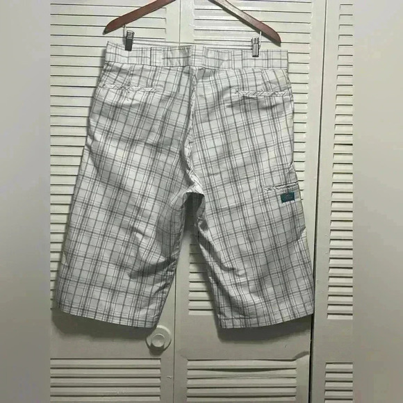 Dickie’s Men 3/4 Length White with Blue Lines Size 38 - Picture 2 of 9